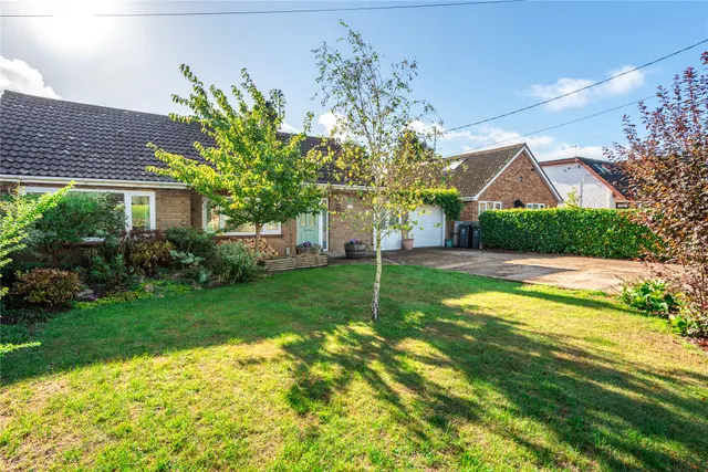 Avenue Road, Rushden, NN10, photo 1