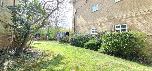 Photo 3 — Wayletts, Leigh-On-Sea, Essex, SS9 4ED