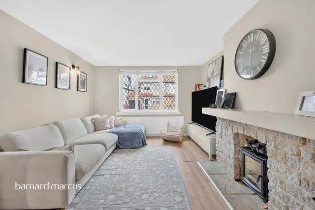 The Greenway, Epsom, KT18, photo 3