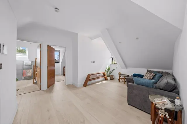 Photo 3 — 135 Cheam Common Road, Worcester Park KT4 8SY