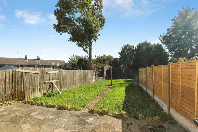 Doncaster Road, Barnsley, S70, photo 1
