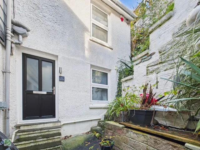 1 bedroom house — Eastcliff, East Looe, PL13 1DE