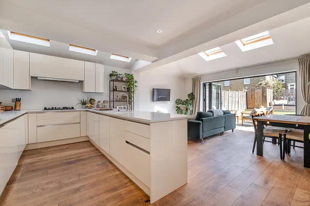 Tranmere Road, London, SW18, photo 1