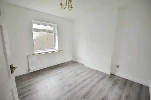 Photo 3 — Walgrove Avenue, Chesterfield, Derbyshire, S40