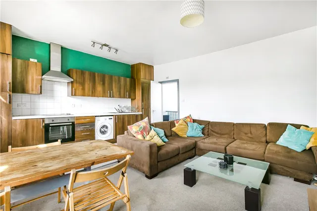 Acre Lane, London, SW2, photo 2
