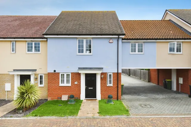 Charles Crescent, Rochford, SS4, photo 1