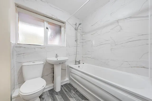 Photo 3 — Ryeland Close, Yiewsley, UB7
