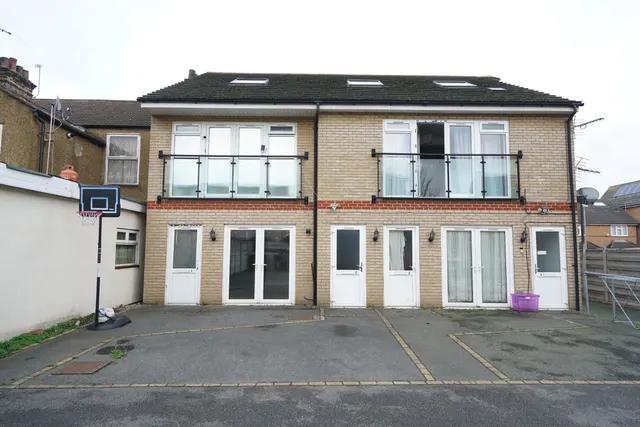 14 Foxton Road, Grays, Essex, RM20 4XX, photo 1