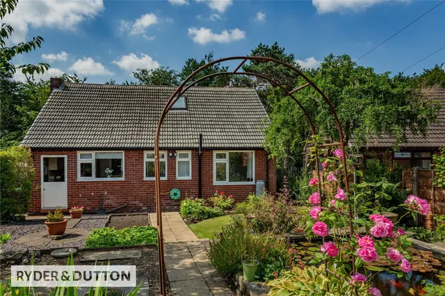 Sunfield Crescent, Royton, OL2, photo 1