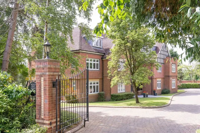 Wood End Drive, Barnt Green, B45, photo 1