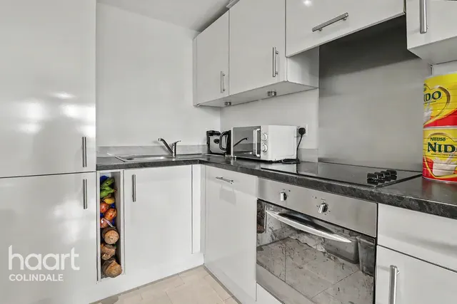 Peaberry Court, Greyhound Hill, NW4, photo 3