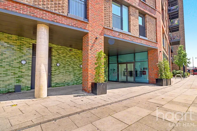 Ron Leighton Way, London, E6, photo 1
