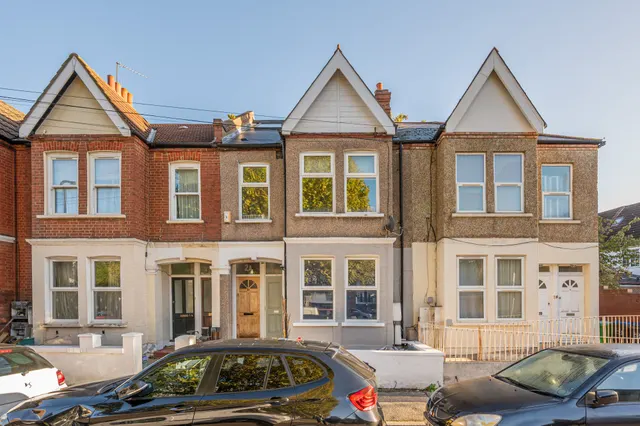 2 Byegrove Road, London, photo 1