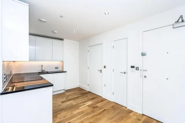 Sutton Court Road, Sutton, SM1, photo 3