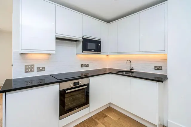 Sutton Court Road, Sutton, SM1, photo 2