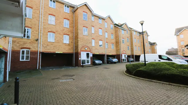 Timber Court, Grays, Essex, RM17 6PW, photo 1