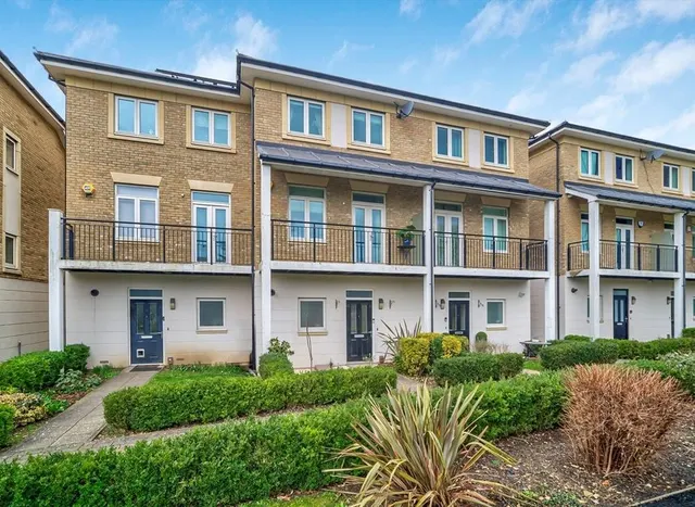 Marbaix Gardens, Isleworth, TW7, photo 1