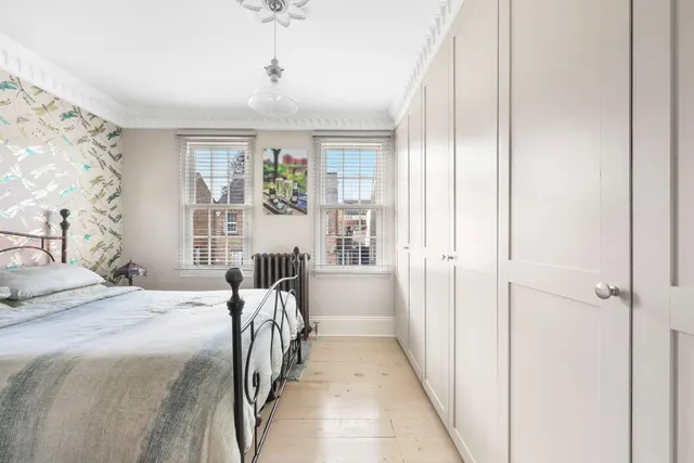 Photo 2 — Alfred Road, Buckhurst Hill, IG9 6DP