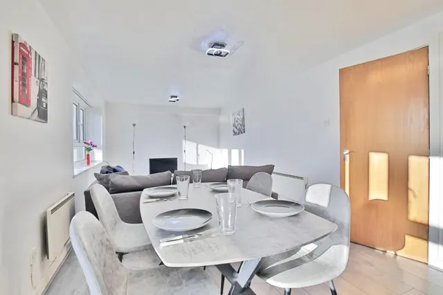 City View Highclere Avenue, Salford, M7, photo 1