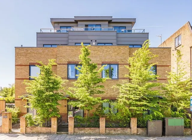 St. Johns Road, Isleworth, TW7, photo 1
