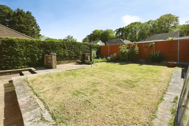 Photo 2 — Tudor Gardens, Hedge End, Southampton