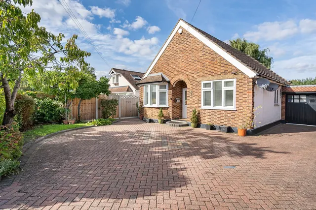 Little Green Lane, Chertsey, KT16, photo 1