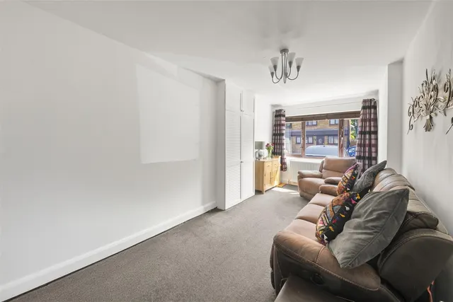 Photo 3 — Jessop Avenue, Southall