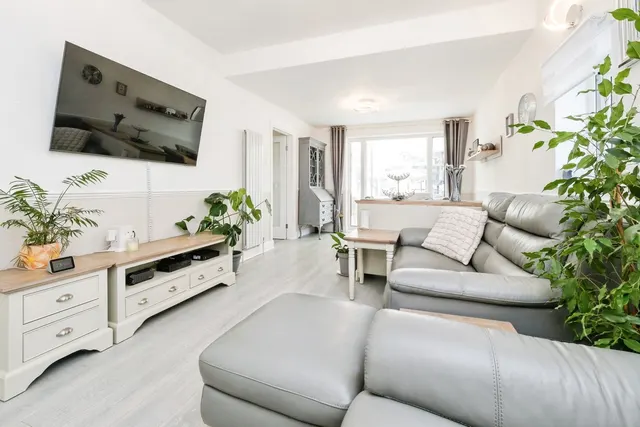 Dorrington Gardens, Hornchurch, RM12, photo 2