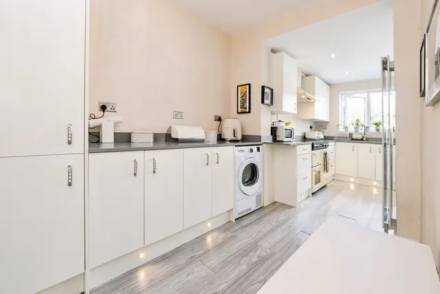 Dorrington Gardens, Hornchurch, RM12, photo 3