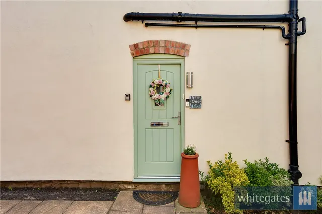 Churchward Court, Woolton, L25, photo 3