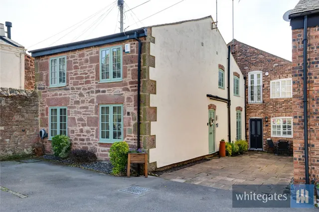 Churchward Court, Woolton, L25, photo 1