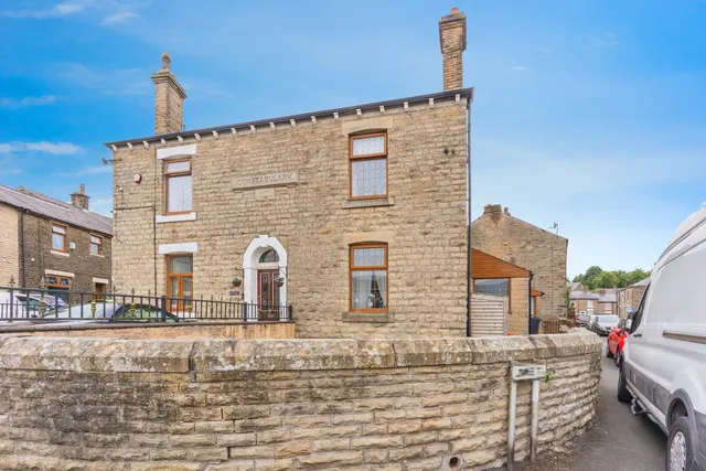 Jones Street, Glossop, SK13, photo 1