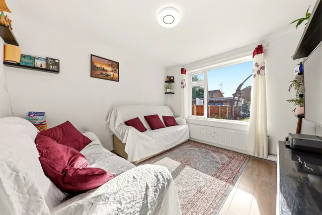 Glencoe Gardens, Kippax, LS25, photo 3