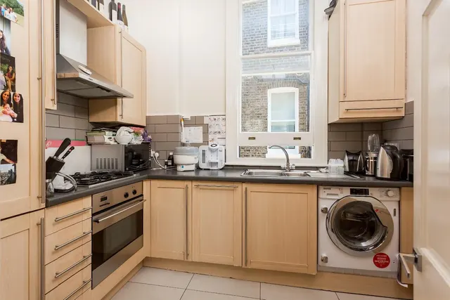 Photo 3 — Belsize Park, London NW3 4DX