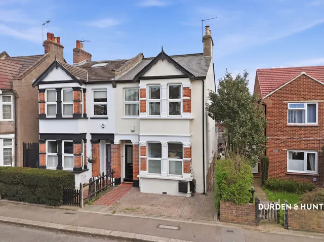 Latchett Road, Woodford, E18, photo 1
