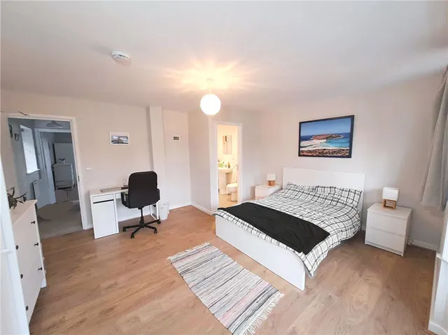 Queen Eleanors Road, Guildford, GU2, photo 1
