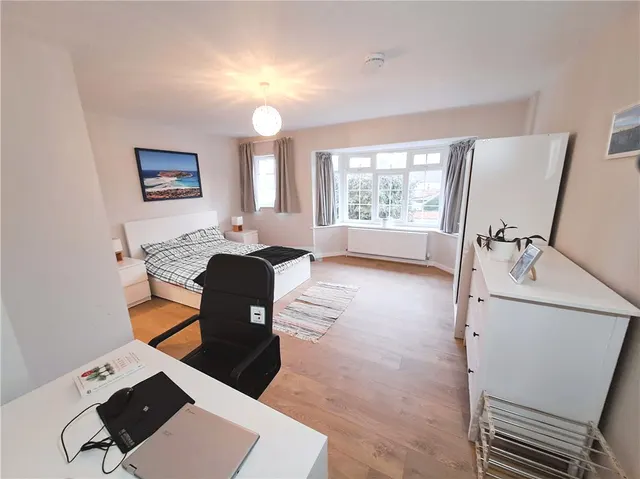 Queen Eleanors Road, Guildford, GU2, photo 2