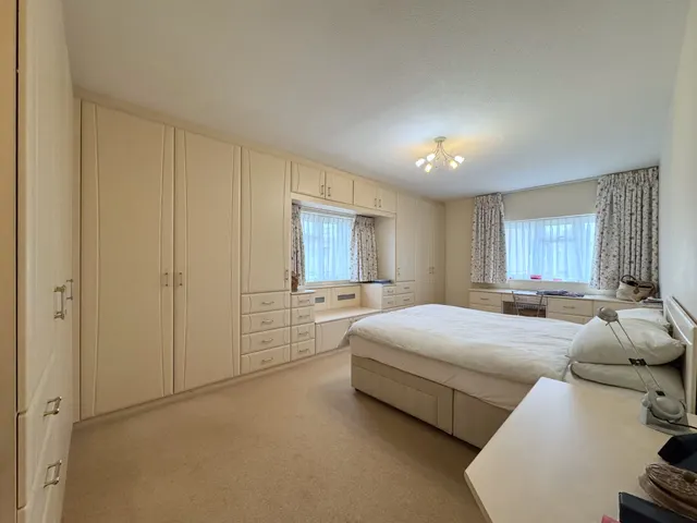 Lodge Close, Edgware, HA8, photo 3
