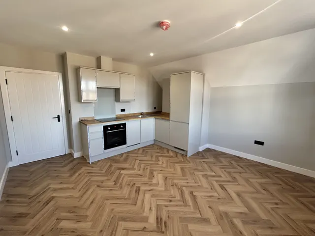 Horley, RH6, photo 3