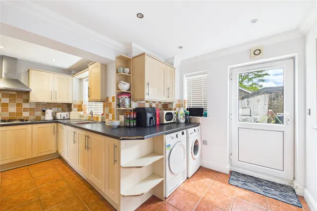 Christie Close, Lightwater, GU18, photo 2