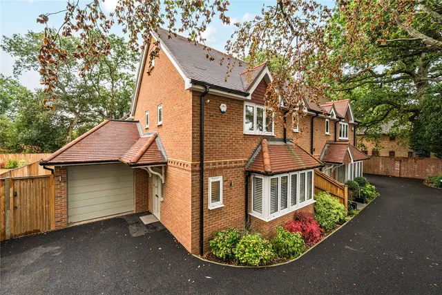 Clandon Road, Send, GU23, photo 1
