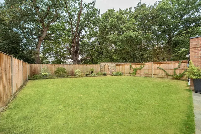 Clandon Road, Send, GU23, photo 3