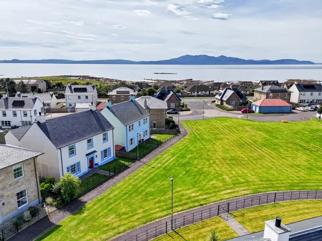 18 Caora Way, Seamill, West Kilbride, KA23 9FE, photo 1