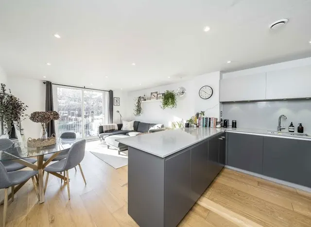 Photo 2 — Gideon Road, Battersea, SW11