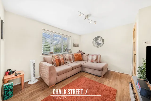 Naunton Way, Hornchurch, RM12, photo 1