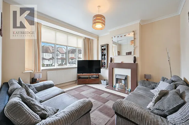 Photo 2 — Stoneleigh Avenue, Worcester Park, KT4