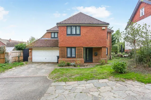 Chanton Drive, Ewell, Epsom, KT17 3DN, photo 1