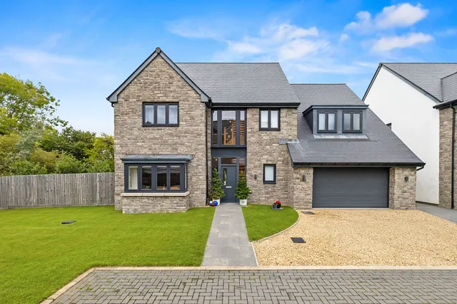 Beaumont Grove, Upper Killay, SA2, photo 2