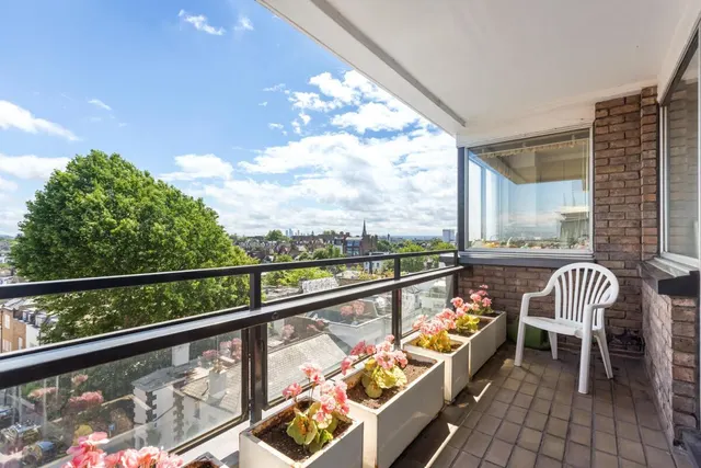 Campden Hill Road, London, W8, photo 3