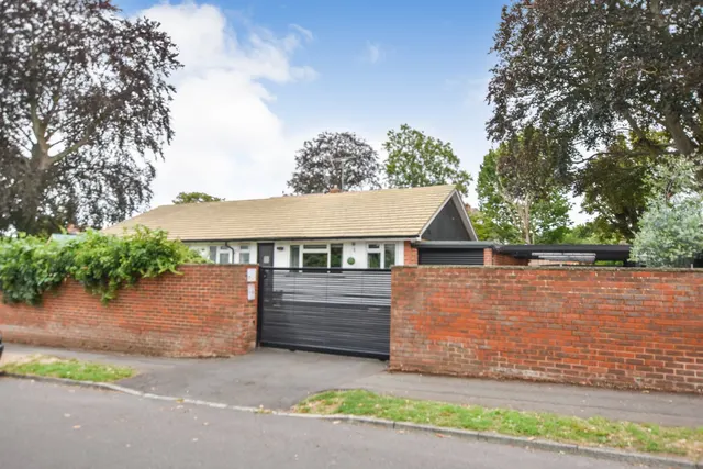 Alexandra Road, Epsom, KT17, photo 1